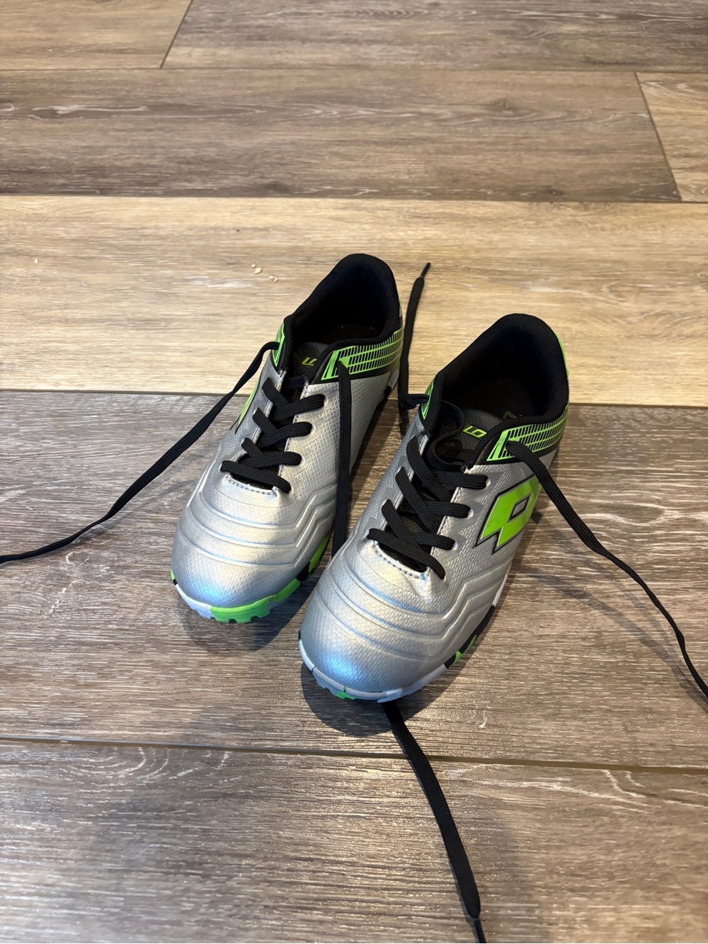 LOTTO Indoor Kids Soccer Cleats